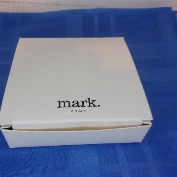 Avon Mark Pin Set 2003 - Picture 6 of 6